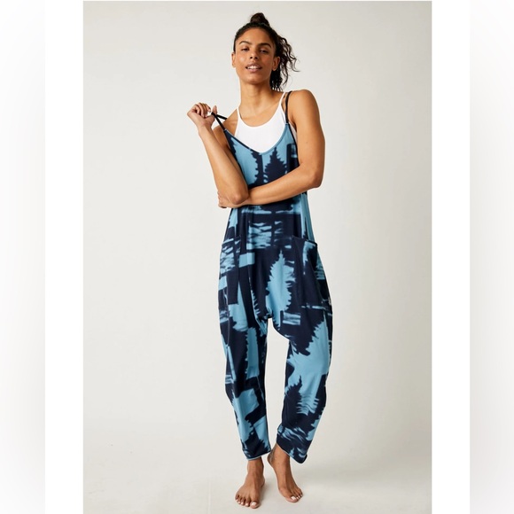 FREE PEOPLE HOT SHOT ONESIE SOLD OUT PRINT NAVY/BLUE COMBO MEDIUM FITS S/M/L NEW - Picture 5 of 9